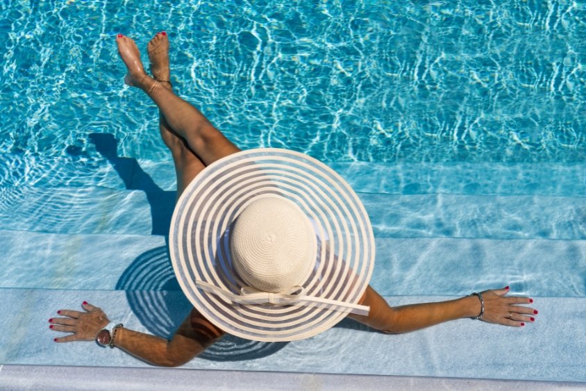 Piscine en Alsace : Le secret pour maintenir une eau bleue tout l'été - Reymann